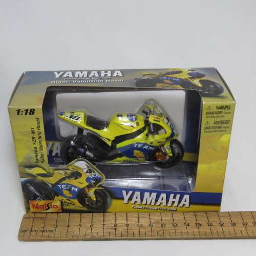 Maisto 2006 Yamaha Factory racing MotoGP die-cast motorcycle - #46 Valentino Rossi - Scale 1/18