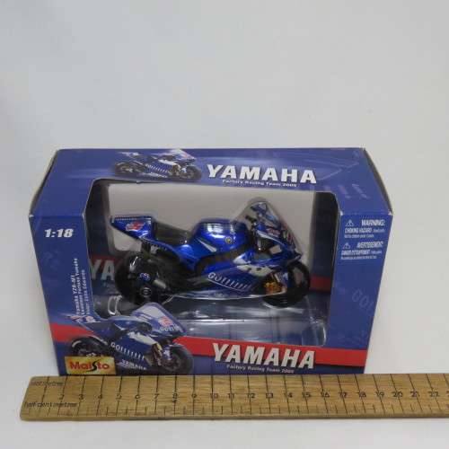 Maisto 2005 Yamaha YZR-M1 Gauloises Fortuna MotoGP die-cast motorcycle - #5 Colin Edwards
