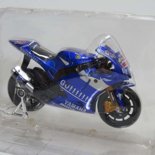 Maisto 2005 Yamaha YZR-M1 Gauloises Fortuna MotoGP die-cast motorcycle - #5 Colin Edwards