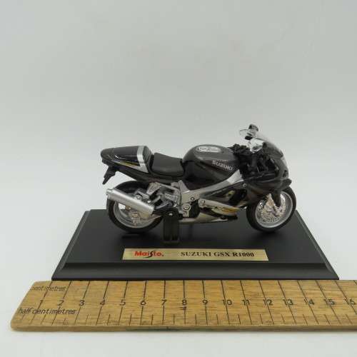 Maisto Suzuki GSX R1000 die-cast motorcycle - Scale 1/18 in box