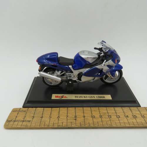 Maisto Suzuki GSX 1300 R die-cast motorcycle - Scale 1/18 in box