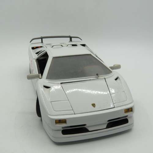 Maisto Lamborghini Diablo SV white model car - scale 1/18 - wiper missing