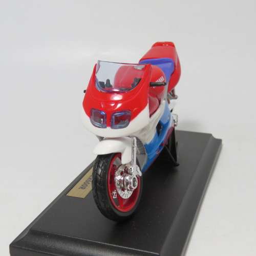 Maisto Yamaha FZR 600 R die-cast motorcycle - Scale 1/18 in box
