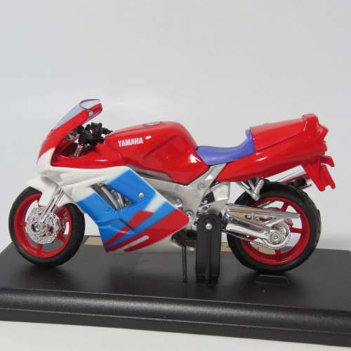 Maisto Yamaha FZR 600 R die-cast motorcycle - Scale 1/18 in box