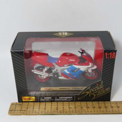 Maisto Yamaha FZR 600 R die-cast motorcycle - Scale 1/18 in box