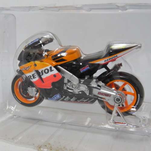 Maisto 2003 Honda RCV 211 Repsol MotoGP die-cast motorcycle - #46 Valentino Rossi - Scale 1/18