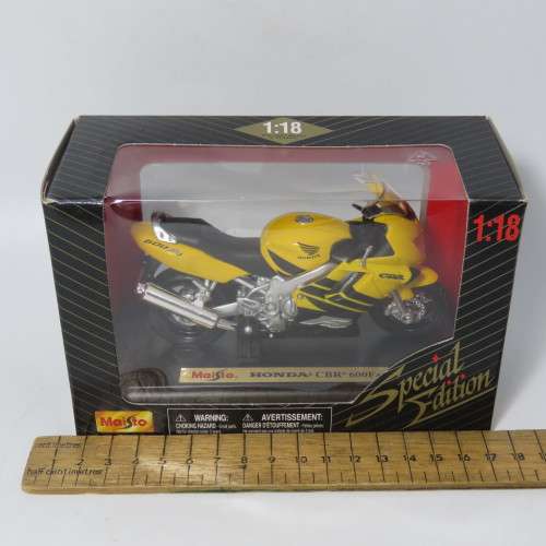 Maisto Honda CBR 600 F4 die-cast motorcycle - Scale 1/18 in box