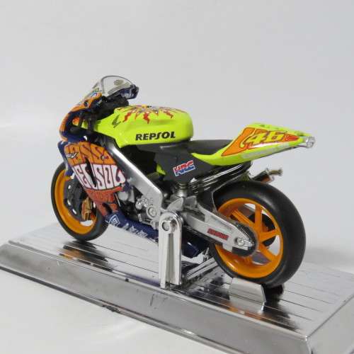 Saico 2003 Honda RCV211 Repsol MotoGP die-cast motorcycle - #46 Valentino Rossi - Scale 1/18 in box
