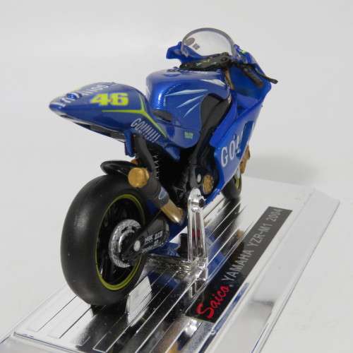 Saico 2004 Yamaha YZR-M1 MotoGP die-cast motorcycle - #46 Valentino Rossi - Scale 1/18 in box
