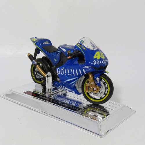 Saico 2004 Yamaha YZR-M1 MotoGP die-cast motorcycle - #46 Valentino Rossi - Scale 1/18 in box