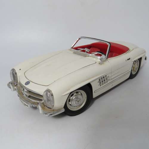 Bburago Merceds-Benz 300 SL model car - scale 1/18