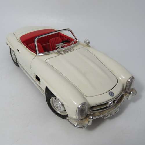Bburago Merceds-Benz 300 SL model car - scale 1/18