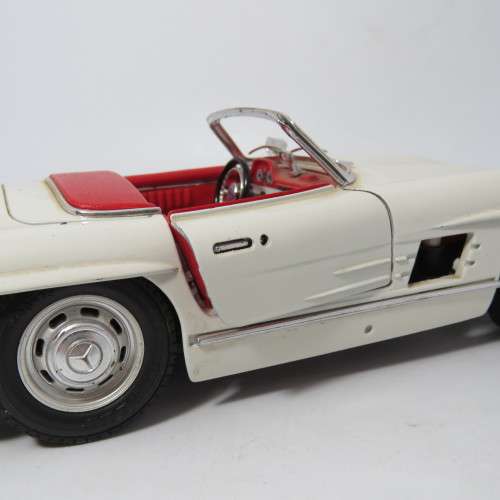 Bburago Merceds-Benz 300 SL model car - scale 1/18