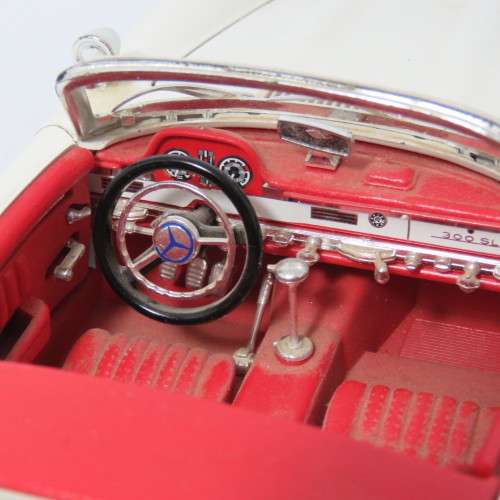 Bburago Merceds-Benz 300 SL model car - scale 1/18