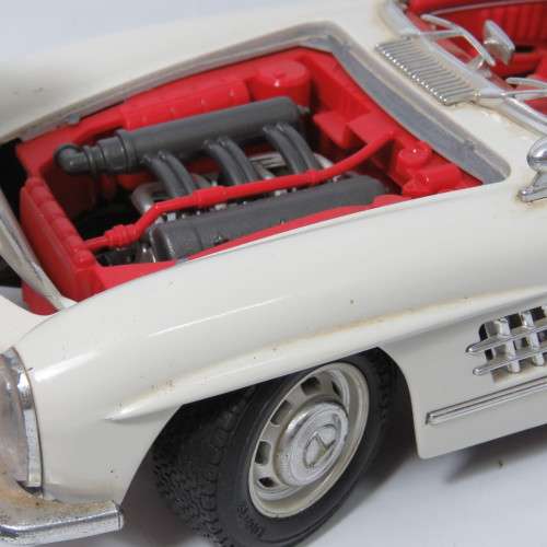 Bburago Merceds-Benz 300 SL model car - scale 1/18