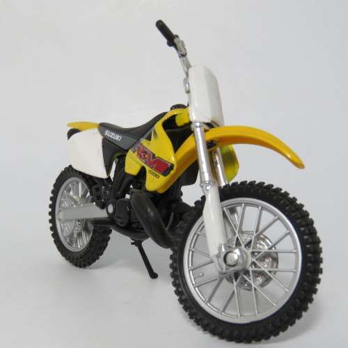 Maisto Suzuki RM250 dirt bike die-cast motorcycle - scale