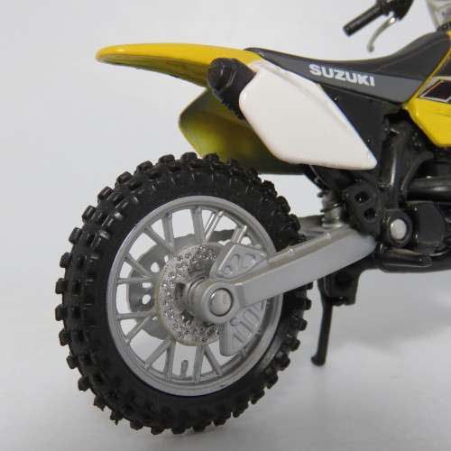 Maisto Suzuki RM250 dirt bike die-cast motorcycle - scale