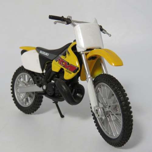 Maisto Suzuki RM250 dirt bike die-cast motorcycle - scale