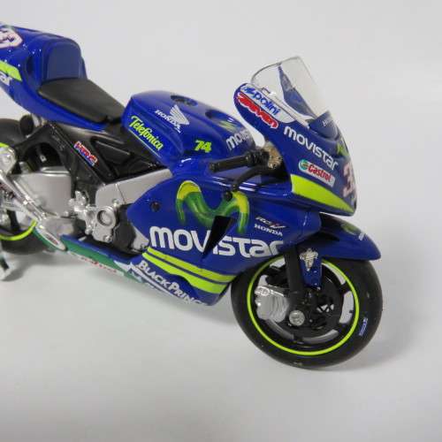 Maisto 2005 Honda RC211V Movistar MotGP die-cast motorcycle - scale 1/18