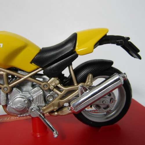 Maisto Ducati Monster 900 die-cast motorcycle - scale 1/18 in box