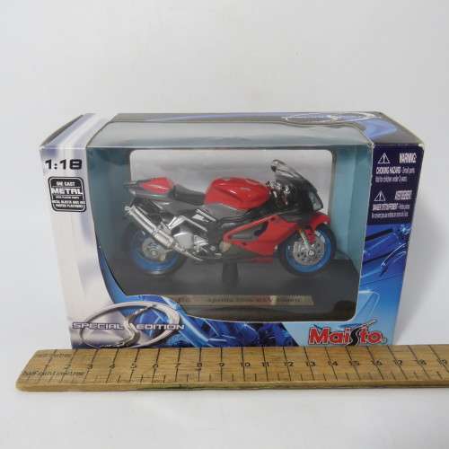 Maisto 2006 Aprilia RSV 1000 R die-cast motorcycle - Scale 1/18 in box