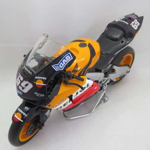 NewRay 2005 Honda RC211V Team Repsol MotoGP model motorcycle - #69 Nicky Hayden - Scale 1/12