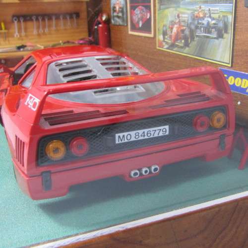 Polistil Tonka Ferrari F40 model car diorama garage - scale 1/18