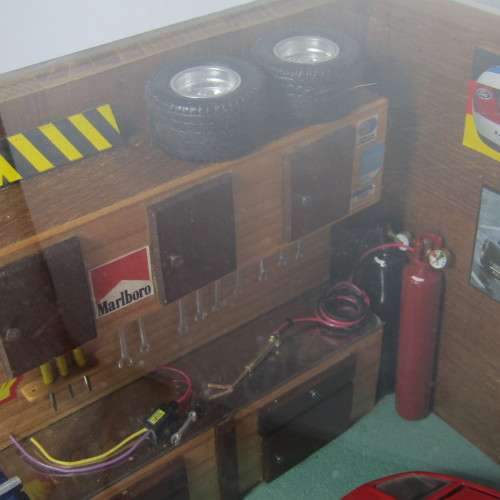 Polistil Tonka Ferrari F40 model car diorama garage - scale 1/18