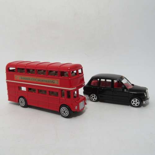 MotorMax City Scenes London bus and taxi model