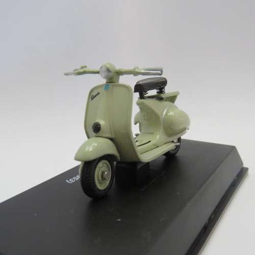 NewRay 1953 Vespa 125 U model motorcycle in case - Scale 1/32