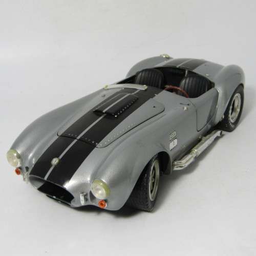 Shelby Collectibles Shelby Cobra 427 S/C model car - missing pieces - scale 1/18