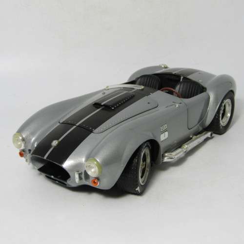Shelby Collectibles Shelby Cobra 427 S/C model car - missing pieces - scale 1/18