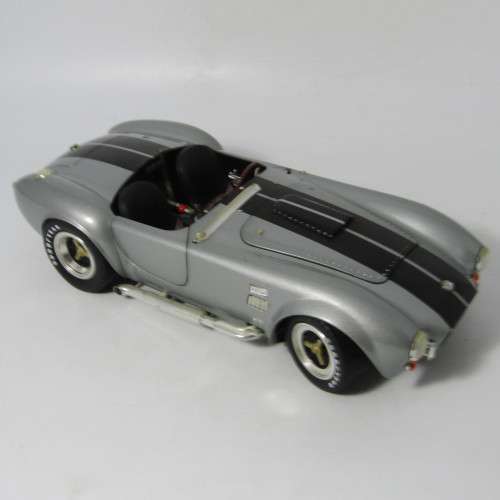 Shelby Collectibles Shelby Cobra 427 S/C model car - missing pieces - scale 1/18