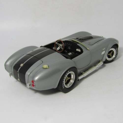 Shelby Collectibles Shelby Cobra 427 S/C model car - missing pieces - scale 1/18