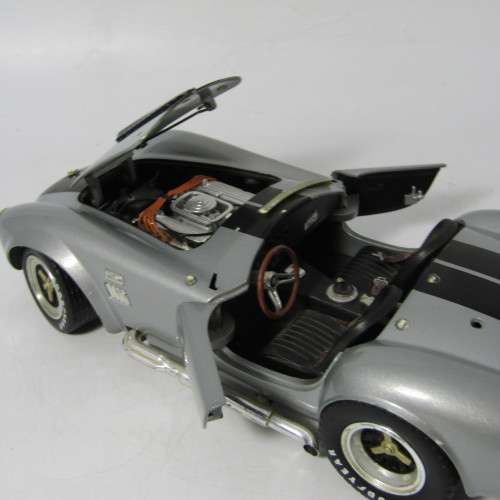 Shelby Collectibles Shelby Cobra 427 S/C model car - missing pieces - scale 1/18