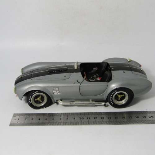 Shelby Collectibles Shelby Cobra 427 S/C model car - missing pieces - scale 1/18