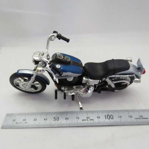 Maisto Harley Davidson Dyna Low Rider model motorcycle - Scale 1/18