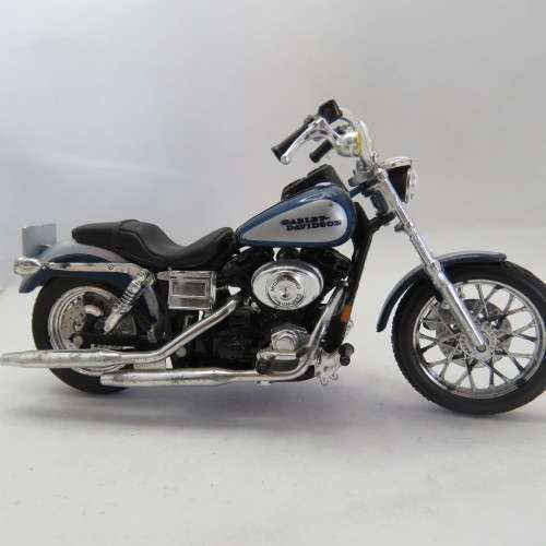 Maisto Harley Davidson Dyna Low Rider model motorcycle - Scale 1/18