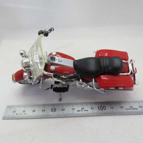 Maisto Harley Davidson Road King model motorcycle - Scale 1/18