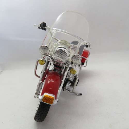 Maisto Harley Davidson Road King model motorcycle - Scale 1/18