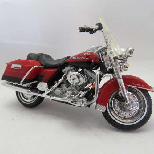 Maisto Harley Davidson Road King model motorcycle - Scale 1/18