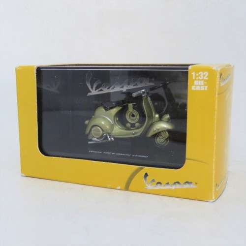 NewRay 1952 Vespa 125 6 Giorni model motorcycle in case - Scale 1/32