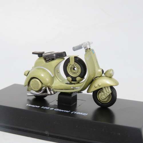 NewRay 1952 Vespa 125 6 Giorni model motorcycle in case - Scale 1/32