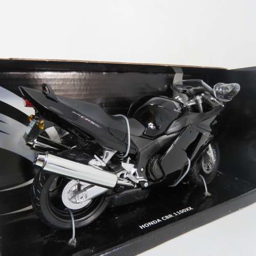 Automaxx Premium Honda CBR 1100 XX model motorcycle in box - Scale 1/12