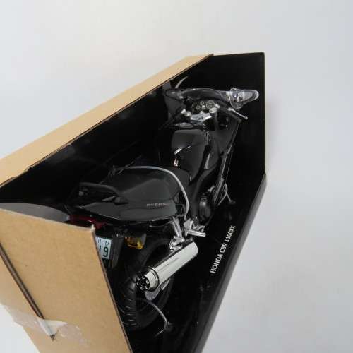 Automaxx Premium Honda CBR 1100 XX model motorcycle in box - Scale 1/12