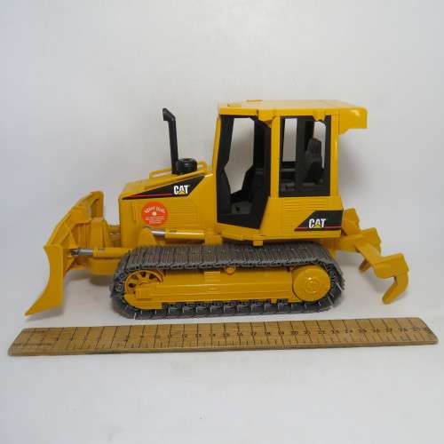 2005 Bruder CAT bulldozer with ripper 1443/1 plastic - Scale 1/16