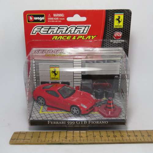 Bburago Race and Play garage Ferrari 599 GTB Fiorano model car - Scale 1/43