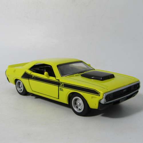 NewRay 1970 Dodge Challenger model car - pull back action - scale 1/32