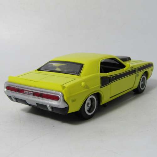 NewRay 1970 Dodge Challenger model car - pull back action - scale 1/32