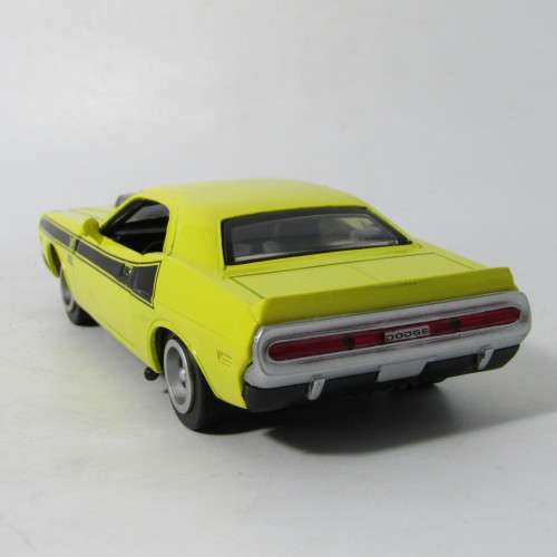 NewRay 1970 Dodge Challenger model car - pull back action - scale 1/32